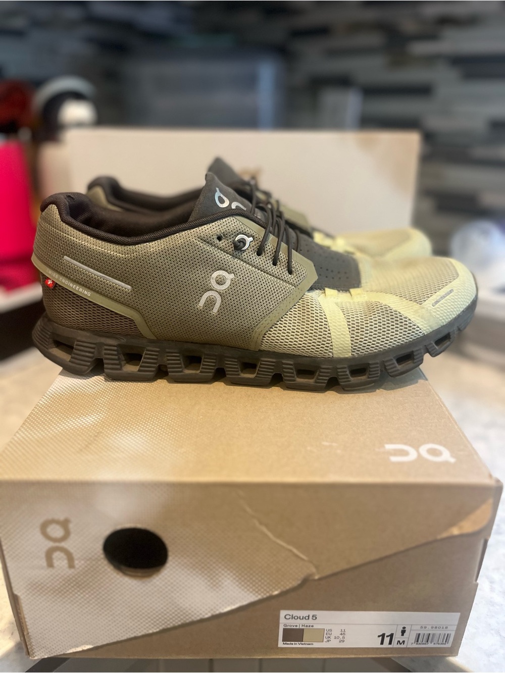 On Running Men’s Cloud 5 Size 11 Grove/Haze in Color Pre-Loved Condition - Picture 4 of 16